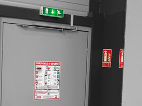 Etiquettes normées en milieu professionnel : consignes d'urgence