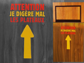 Signalétique d'information sur poubelle en bois dans une cantine d'entreprise